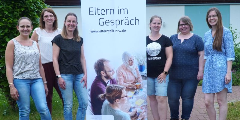    Standort des Projekts „Elterntalk NRW“ im Kreis Höxter startet: Fünf Moderatorinnen für Gesprächsrunden geschult