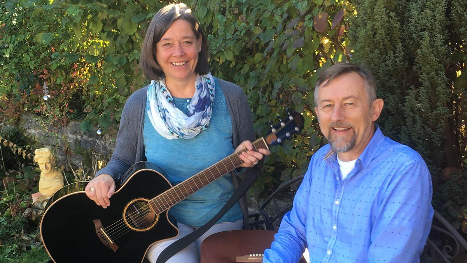 ReSet spielt im Schöpfungsgarten: Duo aus Höxter singt über Frieden, Freiheit und Hoffnung