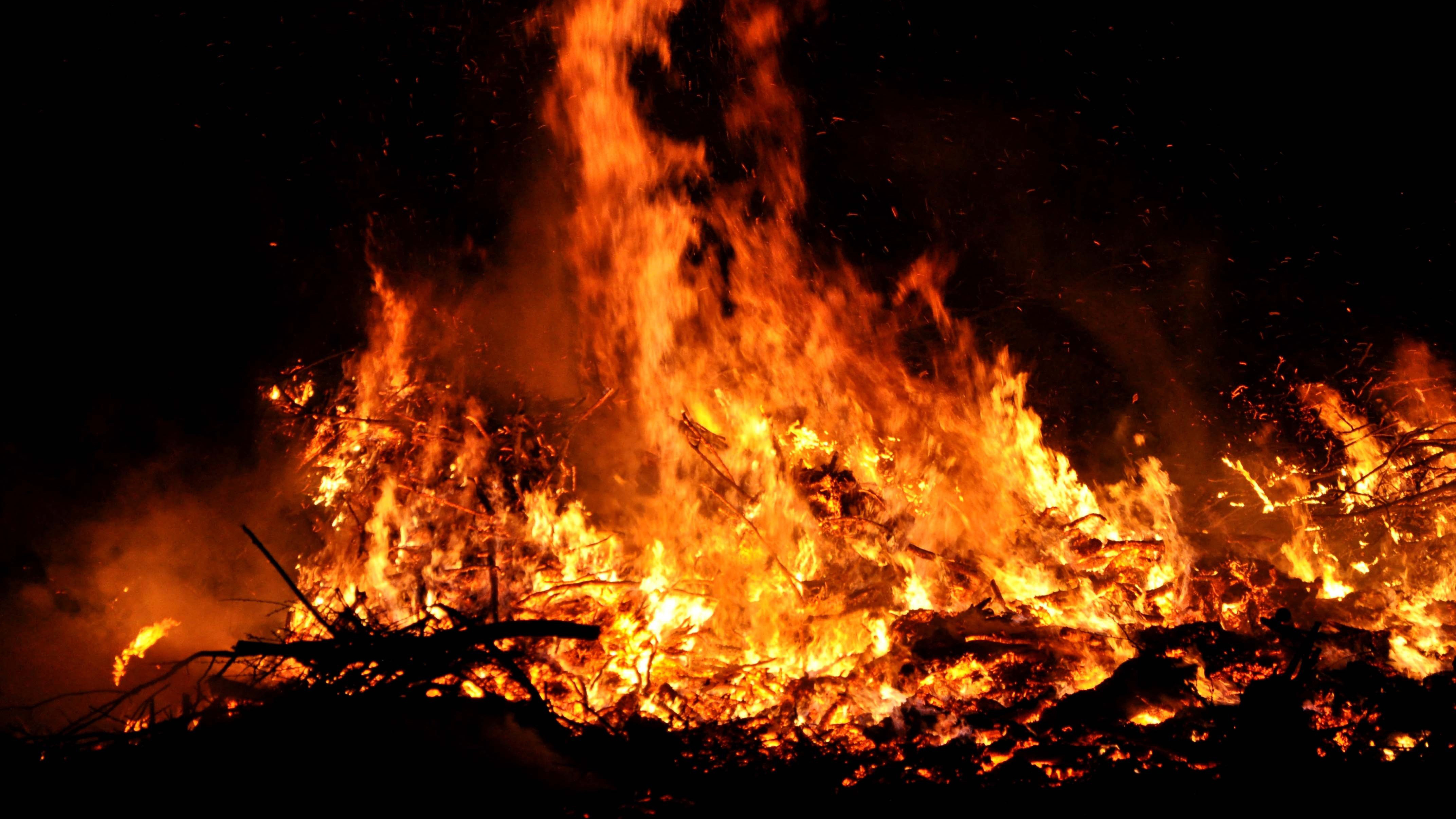 Osterfeuer 2026 in Beverungen: Traditionelles Brauchtum auf den Weserwiesen am 5. April
